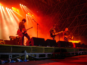 Queens of the Stone Age Live